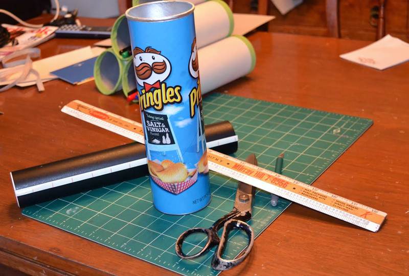 Illustration for article titled Transform Pringles Cans and Your Office with Four DIY Projects